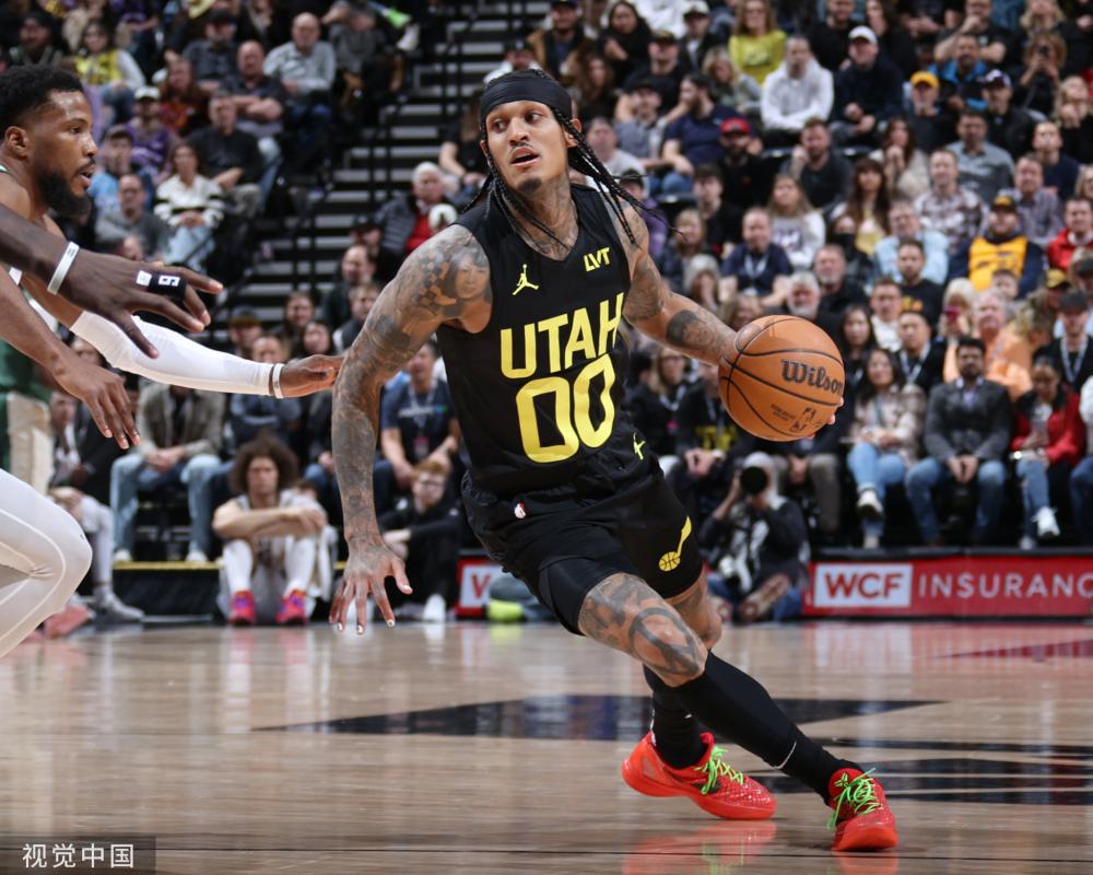 却在场上展 却在场上展